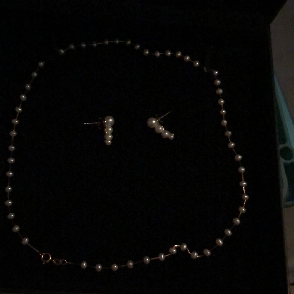 An elegant set of pearl necklace and earrings.